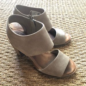 TOMS sandals || Size 6